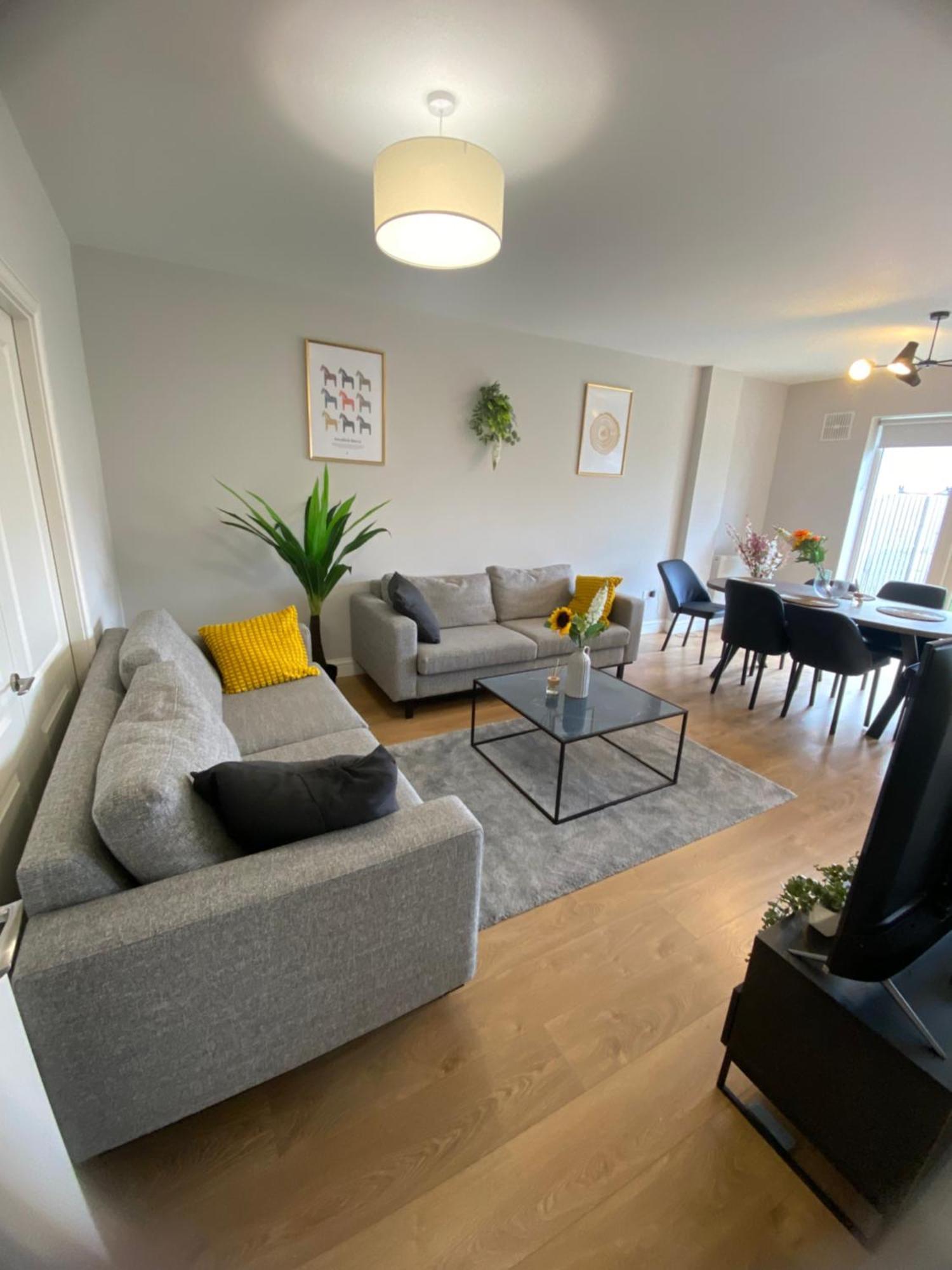 Extra Large Room In New House At Citywest Dublin Exterior foto